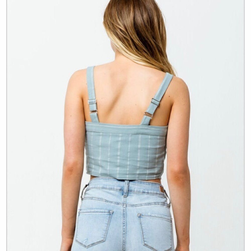 NEW! Sky & Sparrow Asymmetric Button Front Cami S - Picture 3 of 10